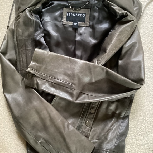 Bernardo Leather Hooded Drawstring Gather Collar Jacket - Picture 5 of 9